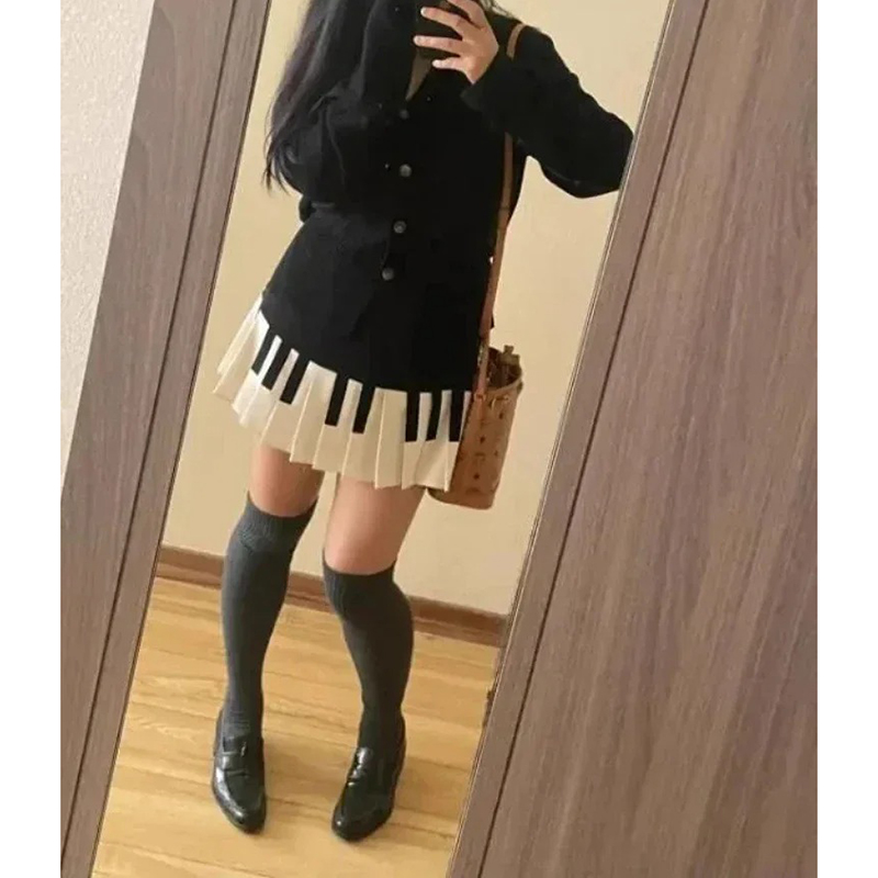Street Fashion Korean Girl - Rok Fashion Desainer Piano Wanita Musim