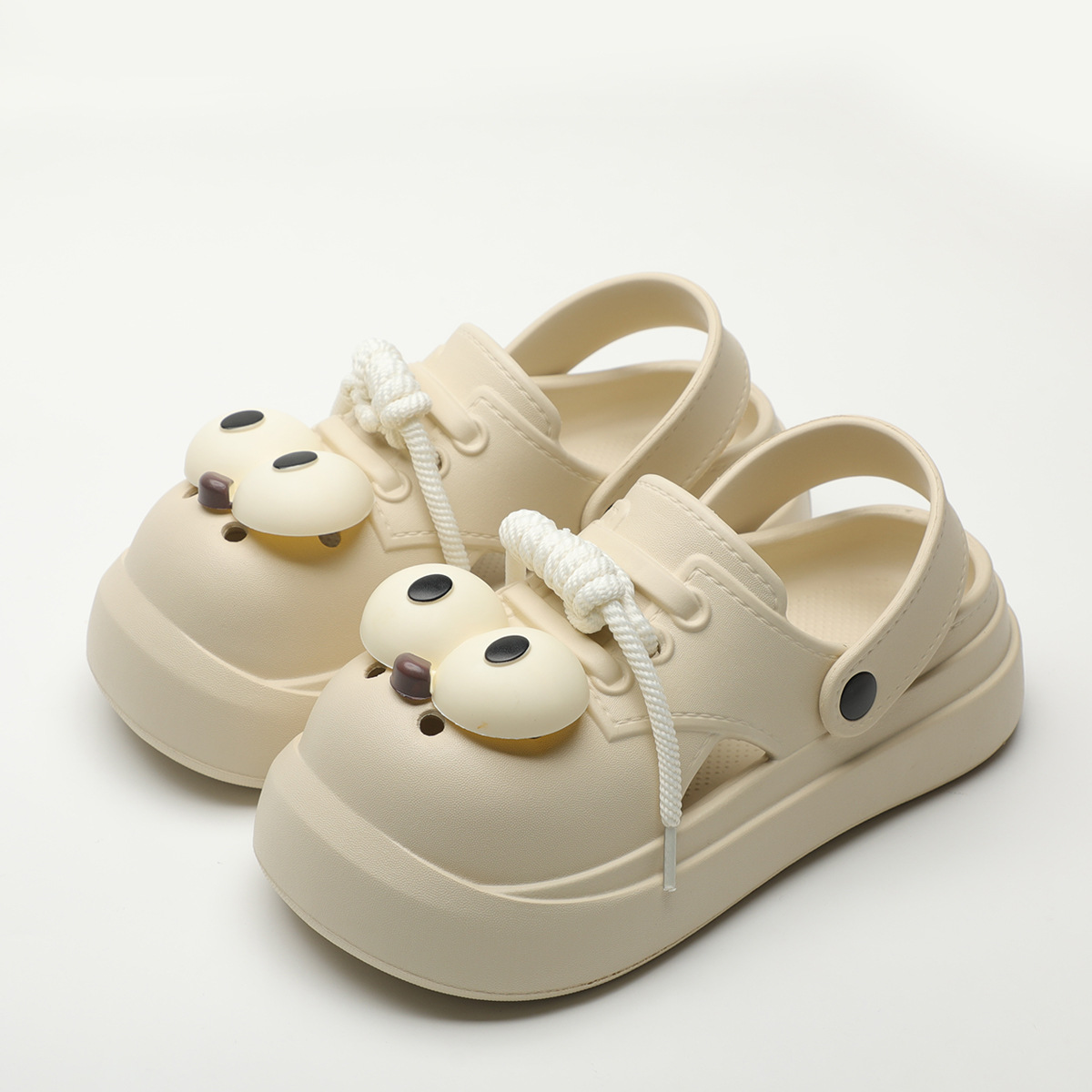 Street Fashion Walk - Sepatu Clog Fashion DIY Mata Besar