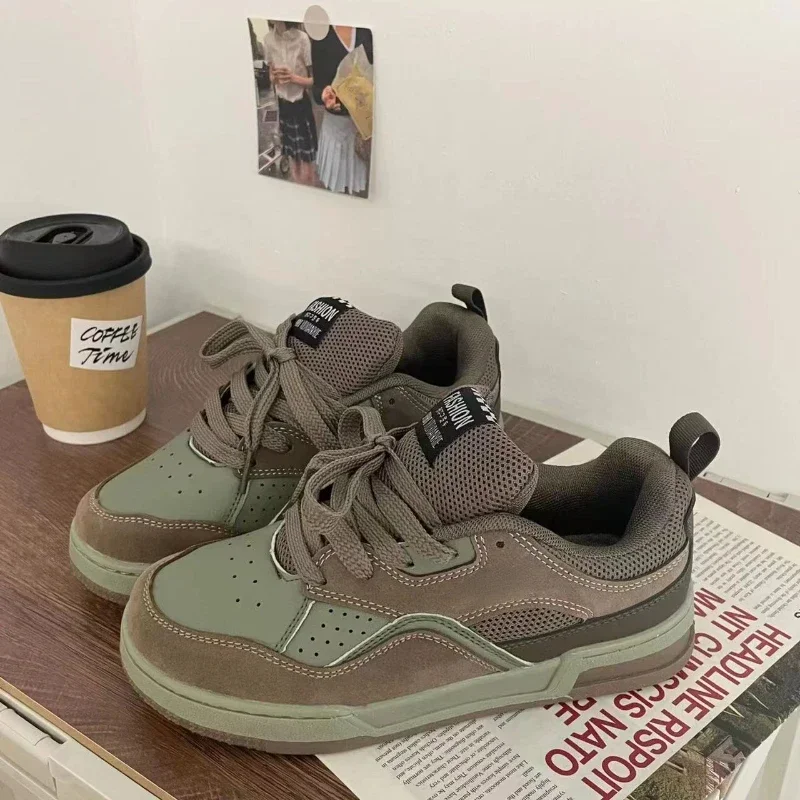 Street Fashion Walk - Sepatu kets antik modis sepatu skateboard