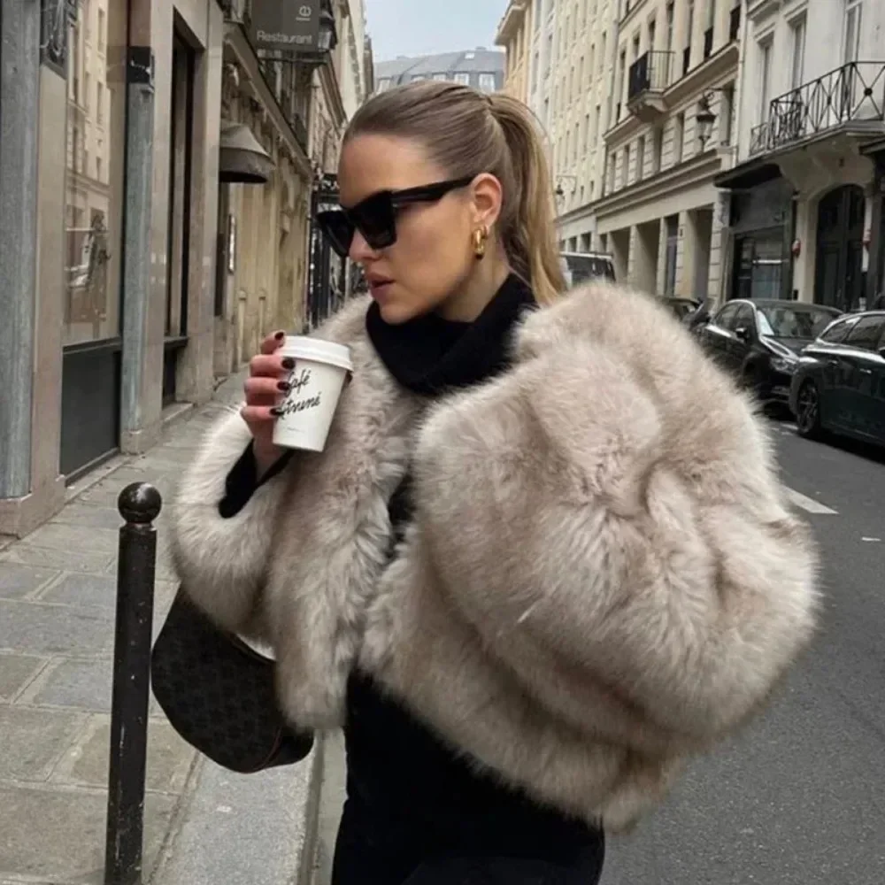 Street Fashion Week - Jaket Bulu Palsu Wanita Fashion Jalanan